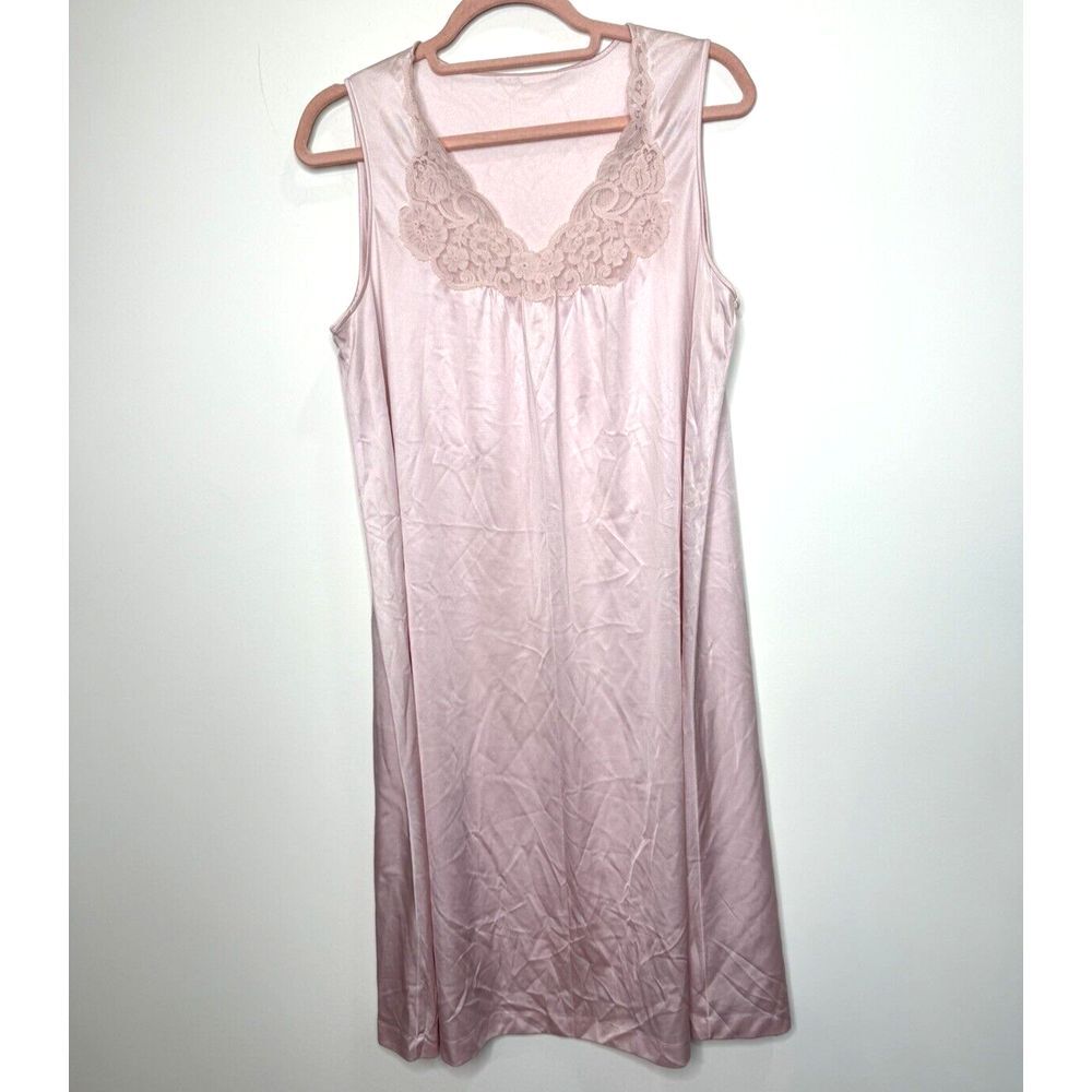 Vintage Vanity Fair 70s Dress Slip Pink 36 Lace Nightgown Antron III Made in USA